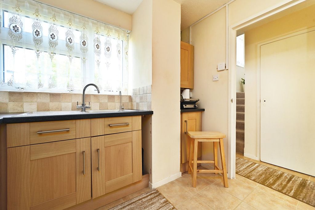 Property photo 3 of 21 Kitchen