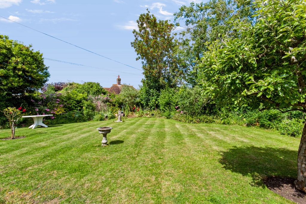 Property photo 2 of 21 Garden