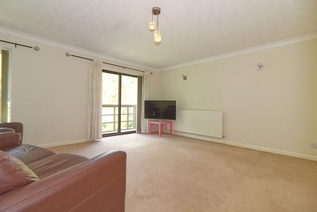 Property photo 2 of 12 Lounge