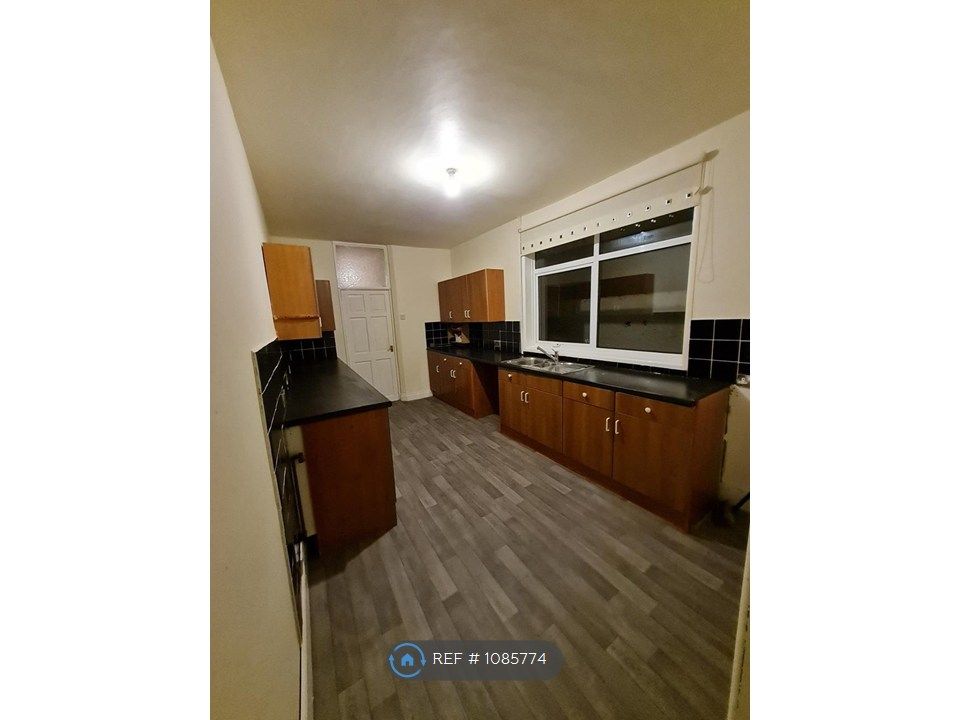 Property photo 1 of 19 Kitchen