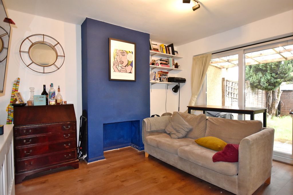Property photo 3 of 6 Living Room