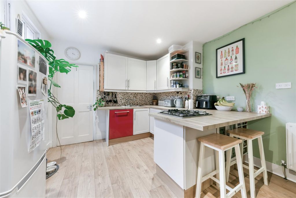 Property photo 2 of 9