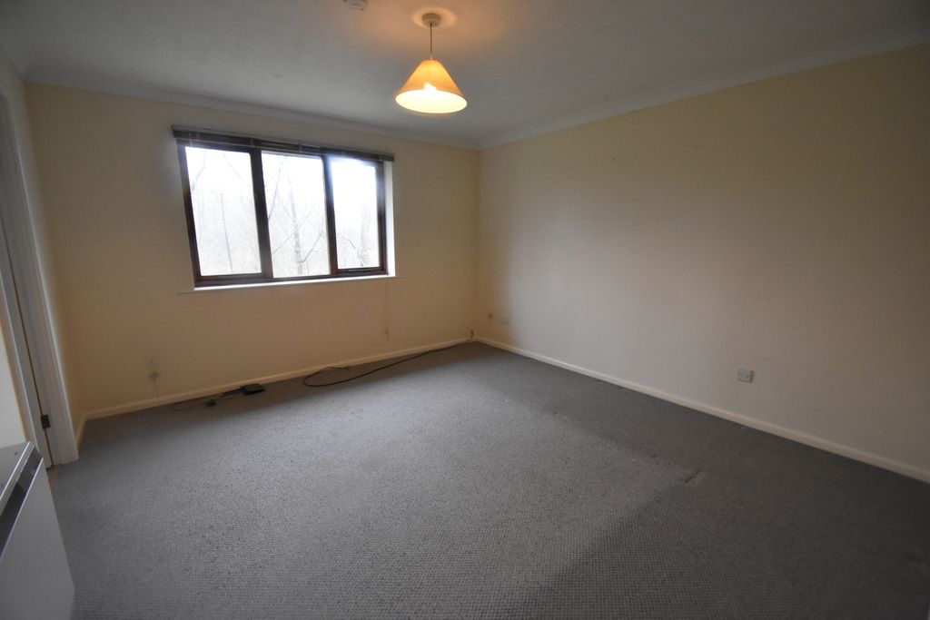 Property photo 3 of 8 Photo 02