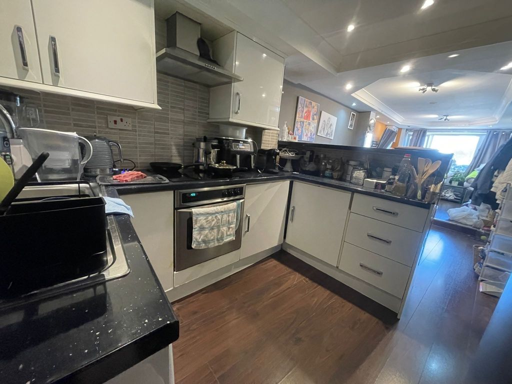 Property photo 2 of 6 Photo 6