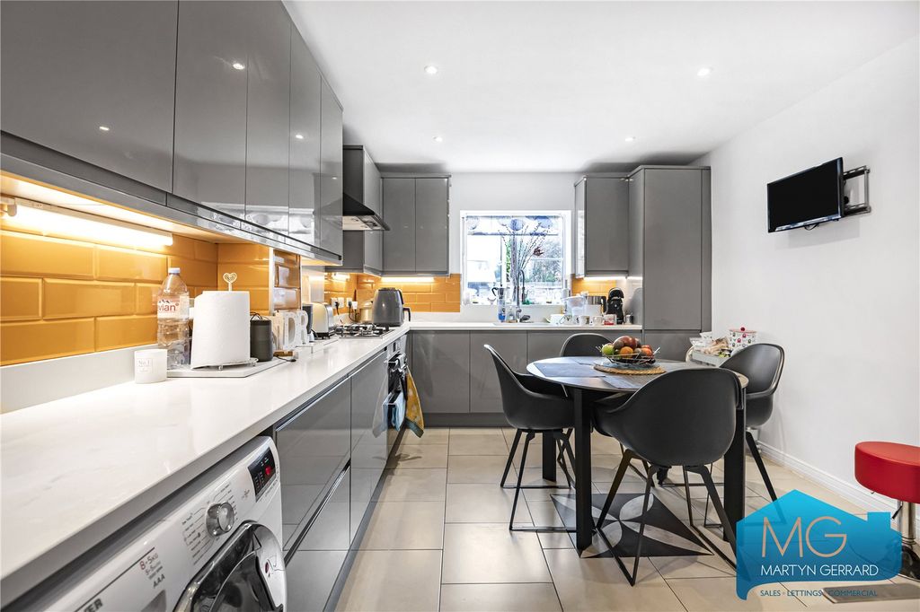 Property photo 3 of 23 Picture No. 04