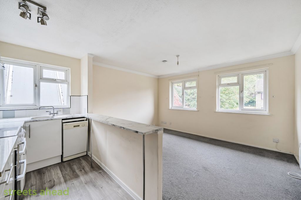 Property photo 3 of 12 576893F9-25Fc-419...