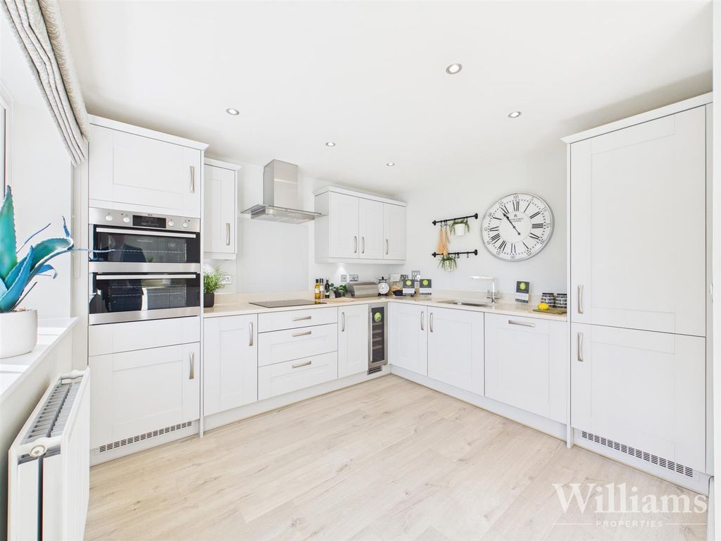 Property photo 2 of 18 Cam02861G0-Pr0496-Still007.Jpg