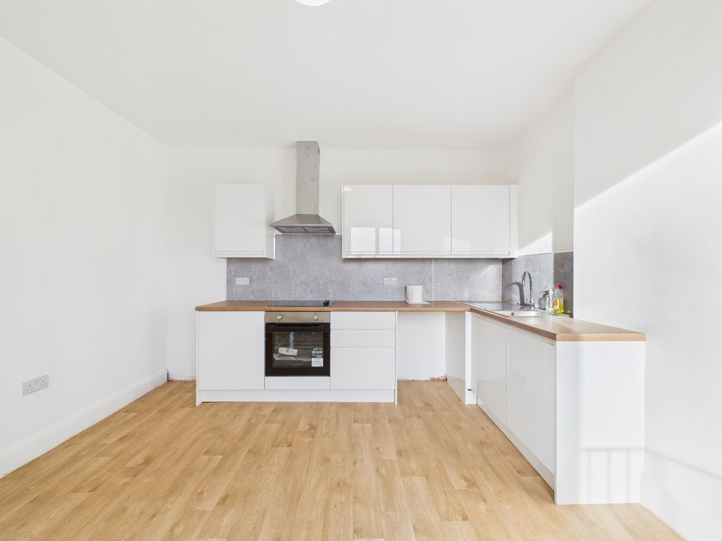 Property photo 2 of 18 Cam03519G0-Pr0437-Still026