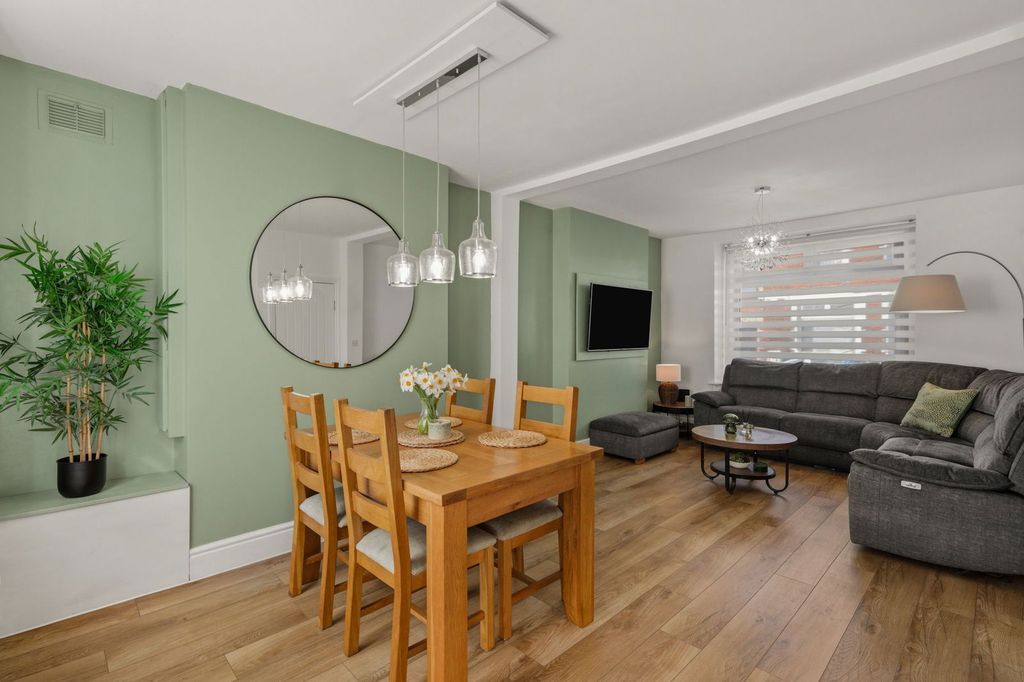 Property photo 3 of 27