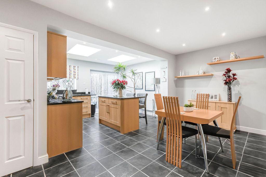 Property photo 2 of 17 Photograph 14