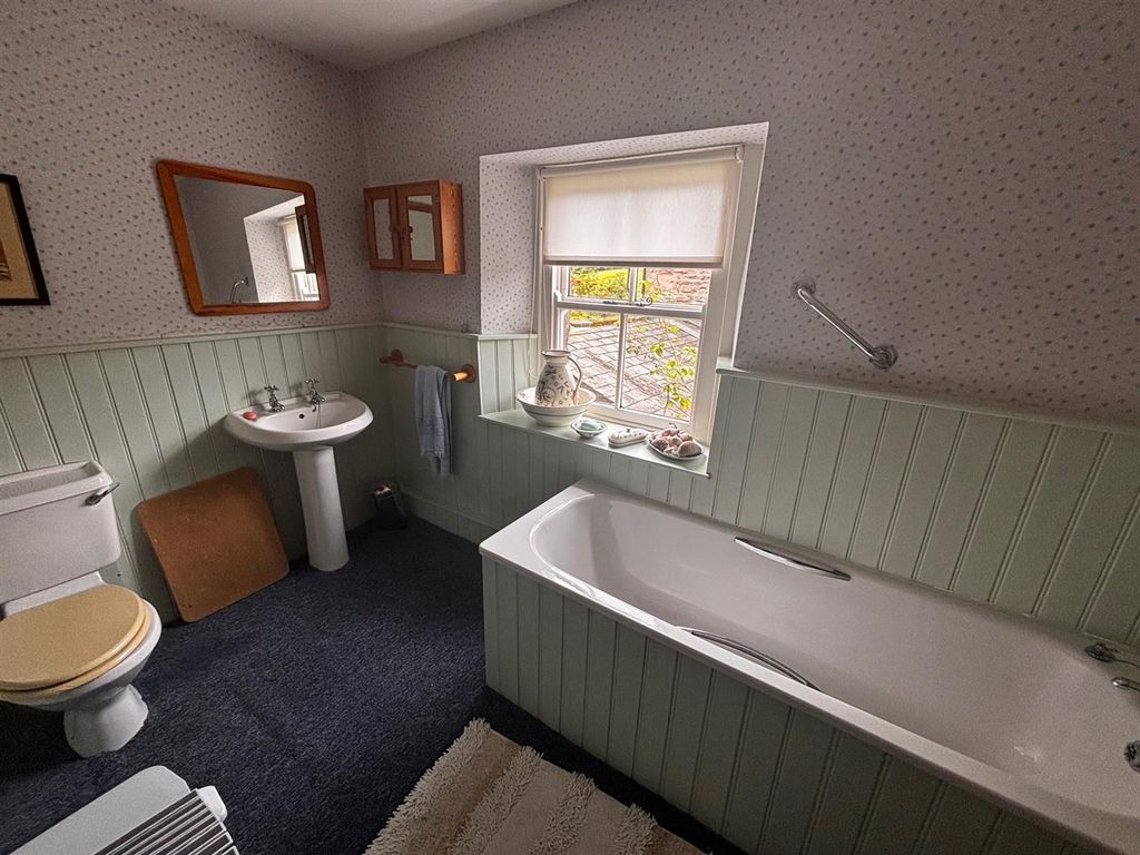 4 bed detached house for saleCroft Ends, Hutton Roof LA6 photo 5