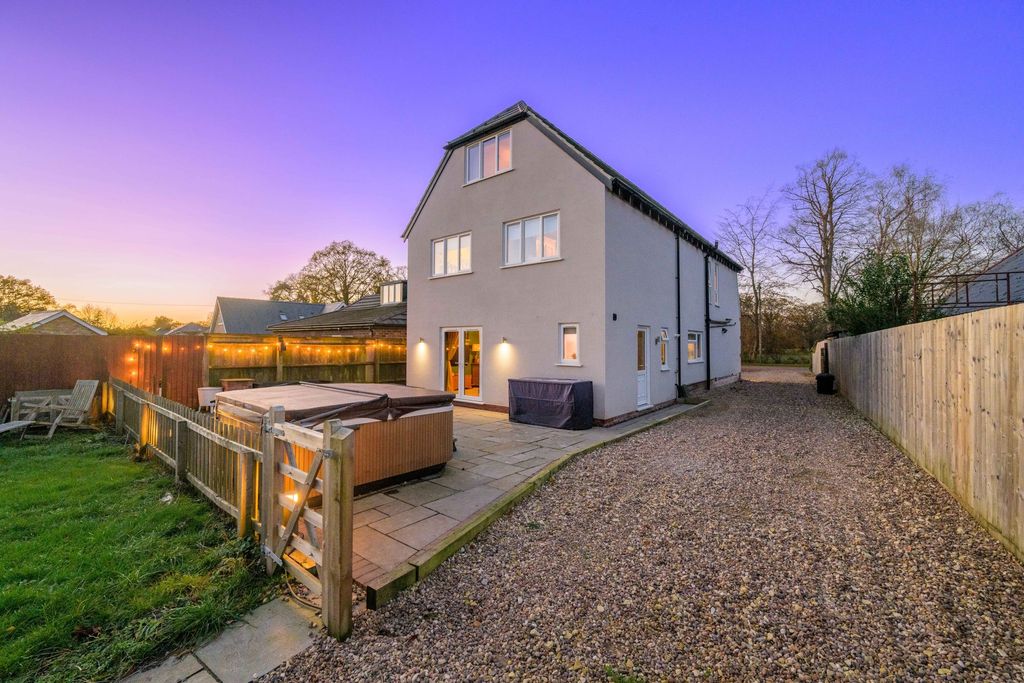 Property photo 1 of 42