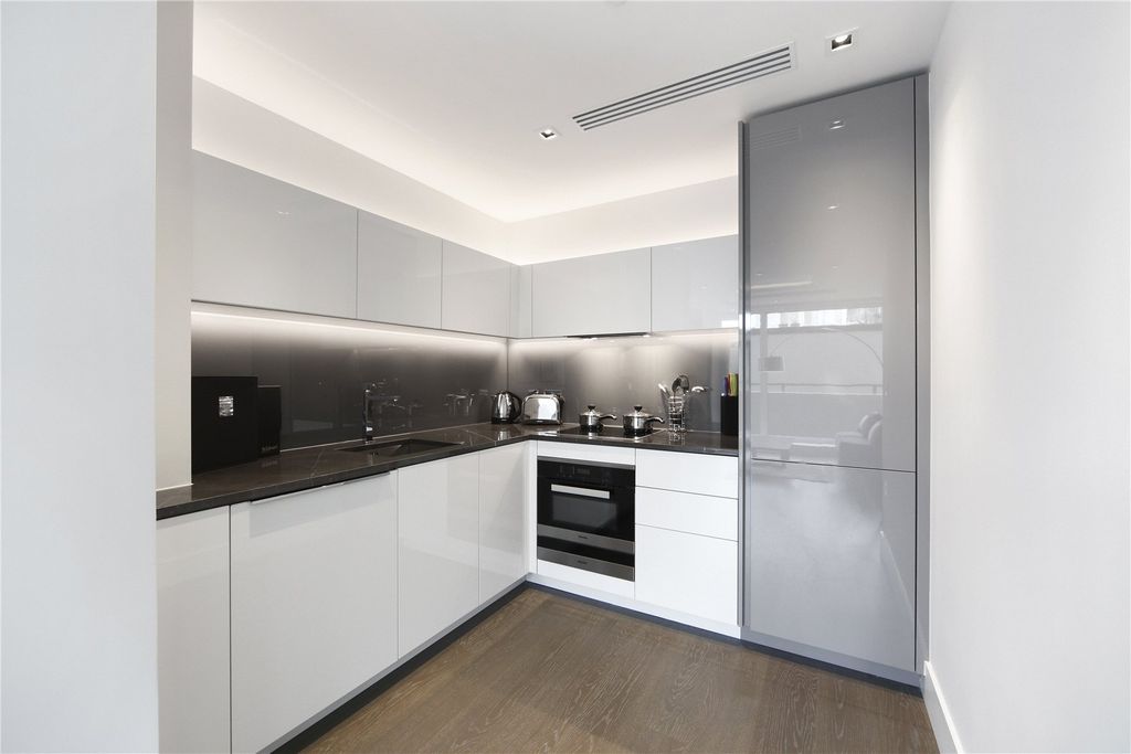 Property photo 2 of 13 Lord Kensington H...