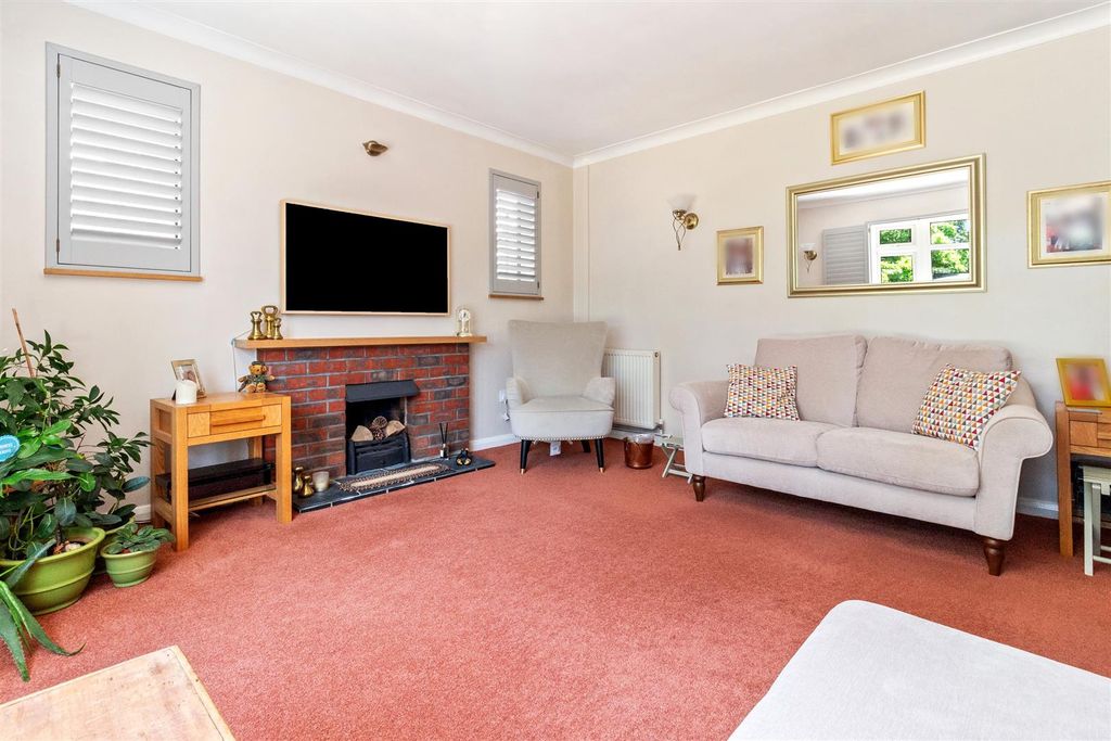 Property photo 3 of 27 Offington Drive 86-007.Jpg