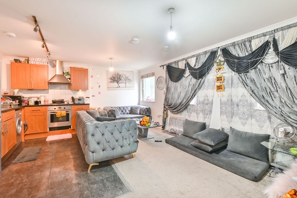 Property photo 1 of 8
