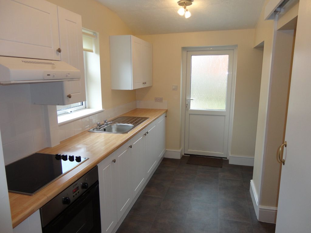 Property photo 2 of 10 Kitchen