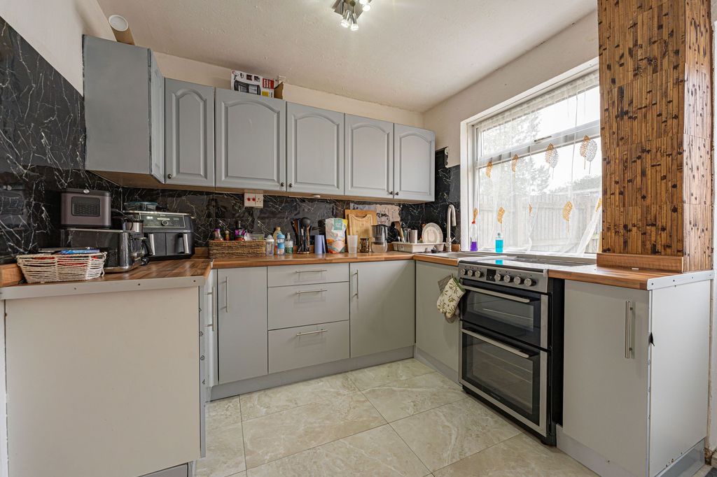 Property photo 2 of 28