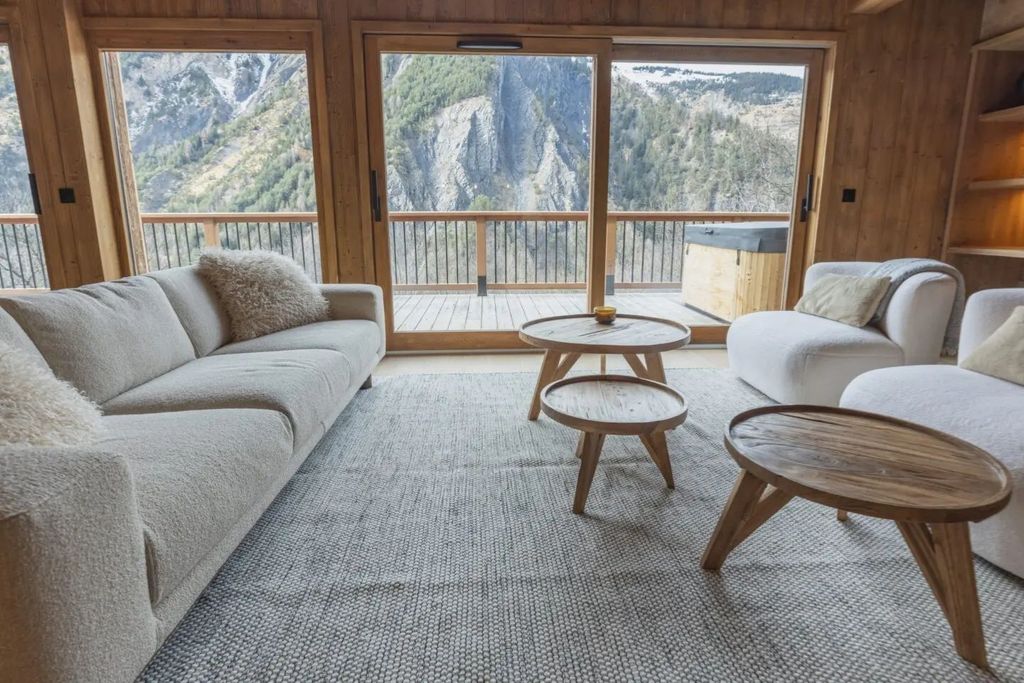 Property photo 2 of 12 Chalet For Sale In S