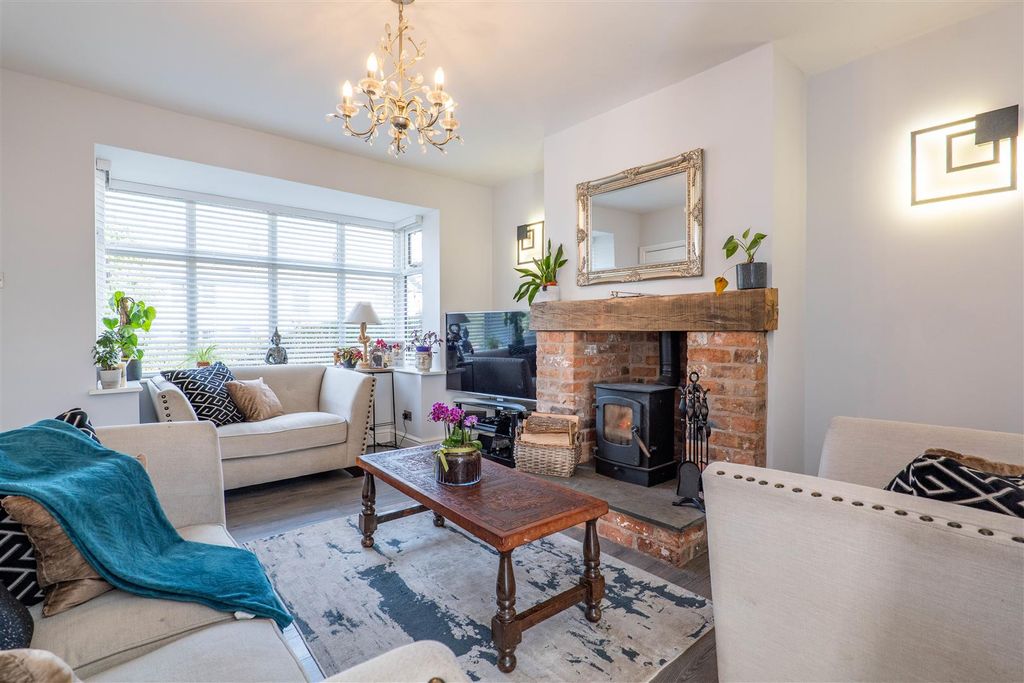 Property photo 2 of 24 Lounge