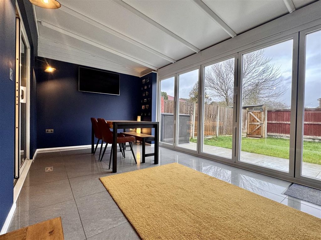 Property photo 2 of 19 Tempimagefxn8X9.Jpg