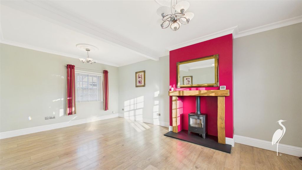 Property photo 2 of 21 Lounge