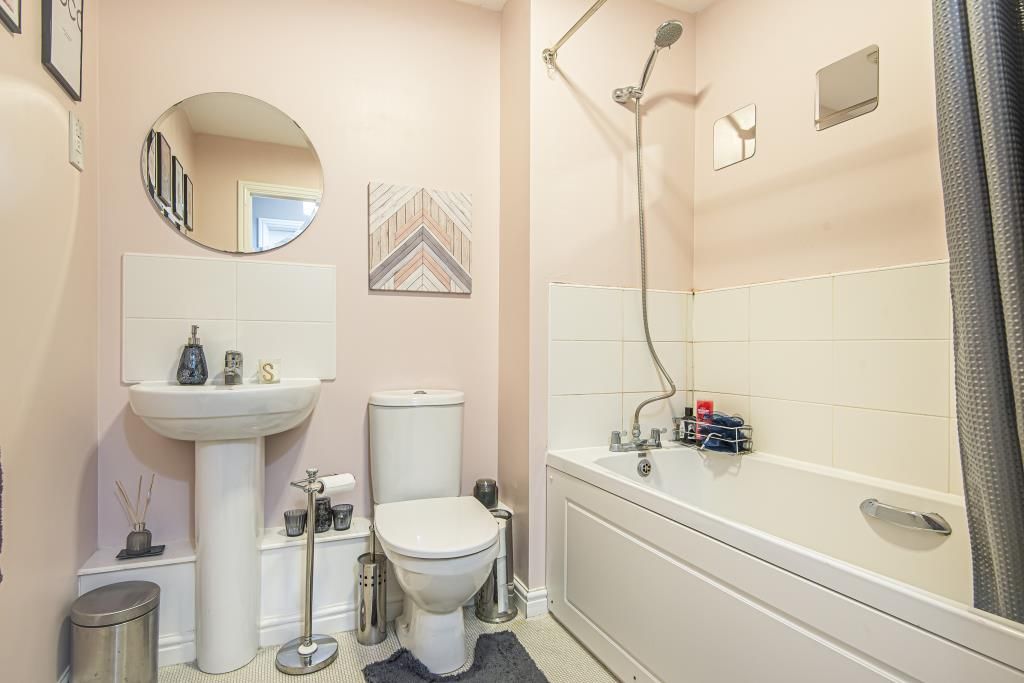 Property photo 3 of 14 Bathroom