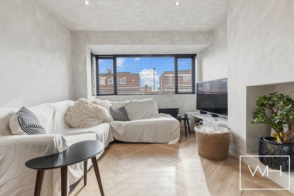 Property photo 3 of 20 23 Stanley Road, Sunnyfields 07_297