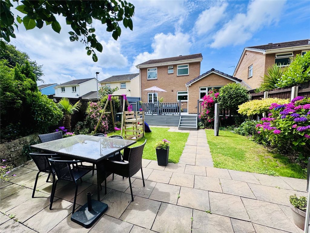 Property photo 2 of 33 Picture No. 69