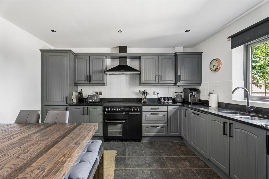 Property photo 2 of 19 Kitchen