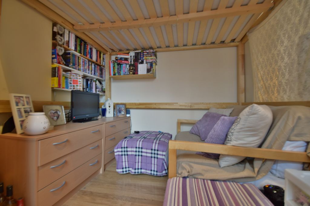 Property photo 1 of 5