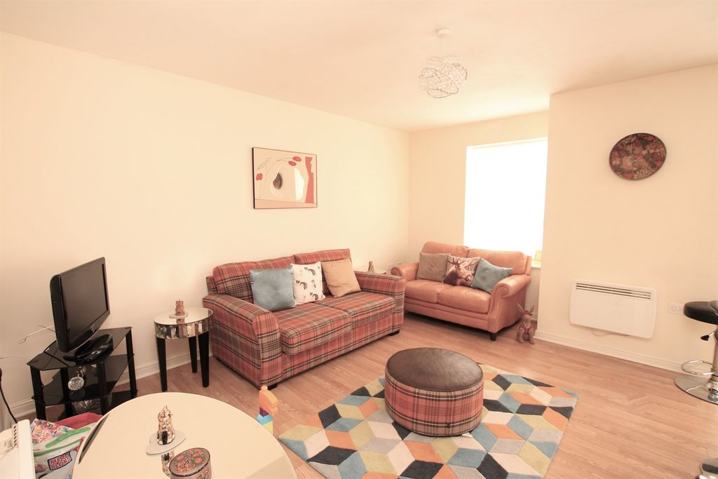 Property photo 2 of 11 Lounge