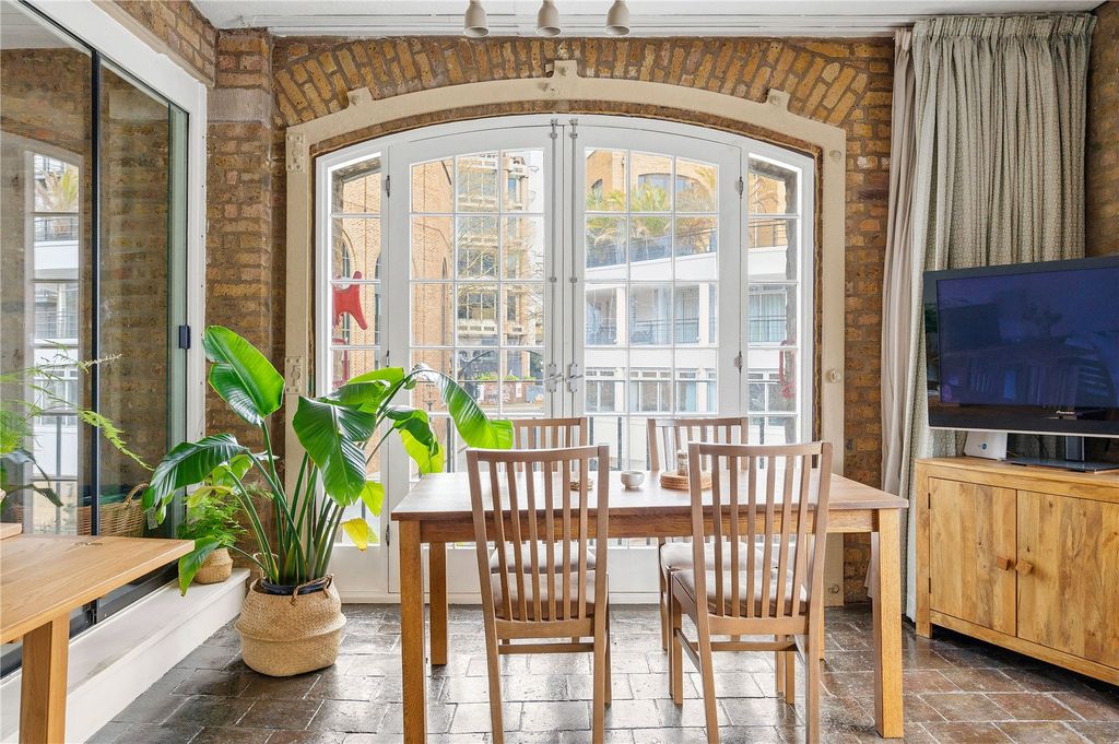 Property photo 2 of 24 Reception