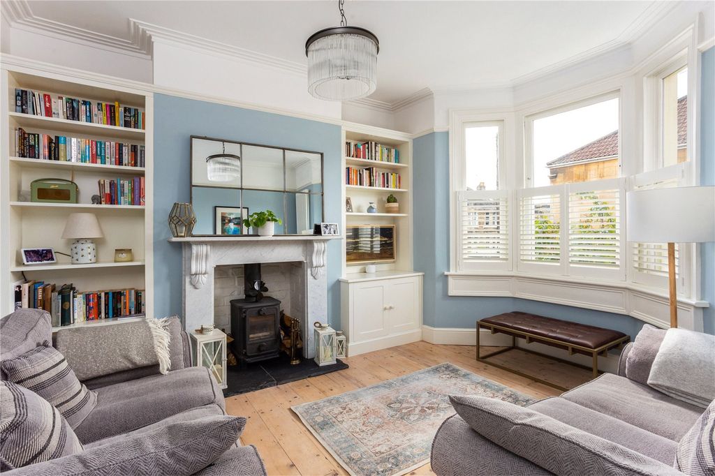 Property photo 2 of 22 Sitting Room