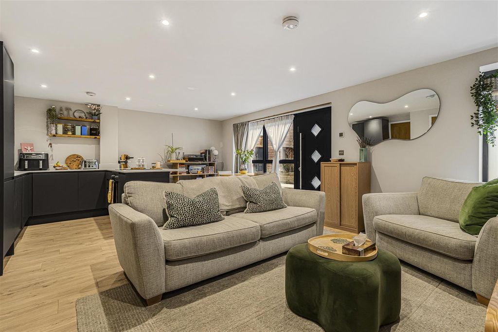 Property photo 2 of 17 21_67091.Jpg