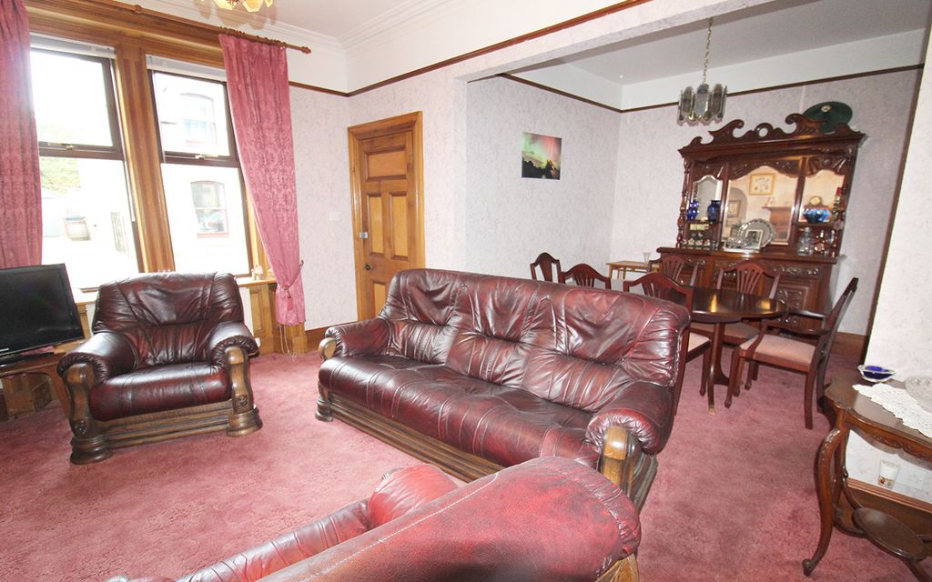 Property photo 2 of 28
