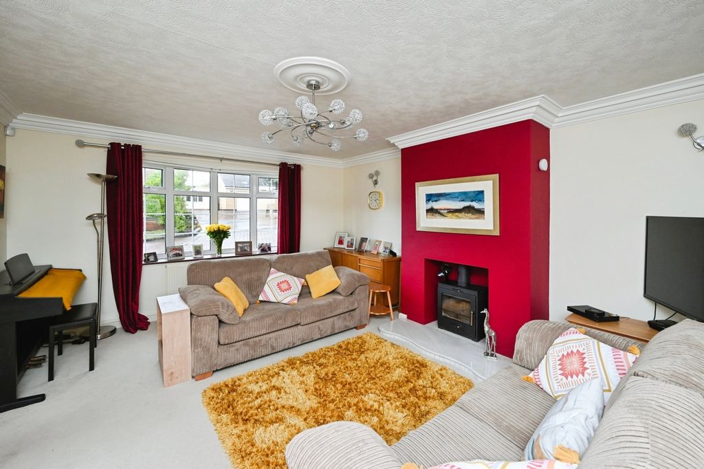 Property photo 2 of 17 Lounge