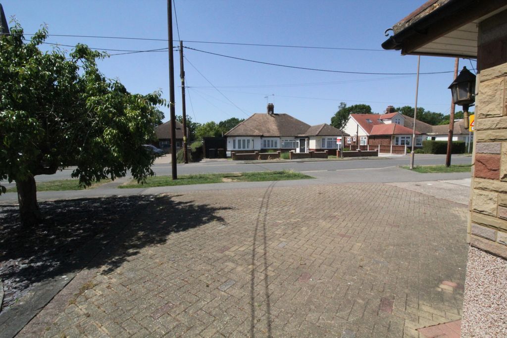 Property photo 3 of 37 Picture No. 02
