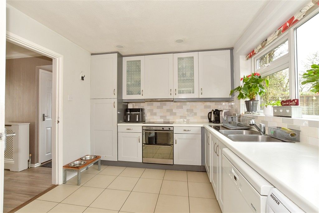 Property photo 3 of 13 Kitchen