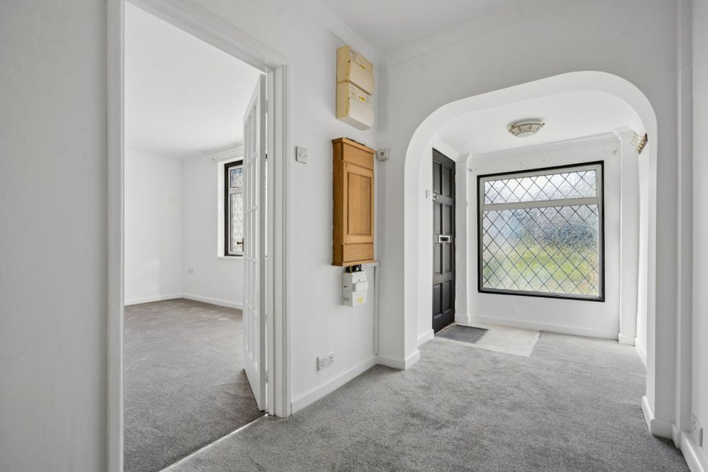 Property photo 2 of 18 Entrance Hallway