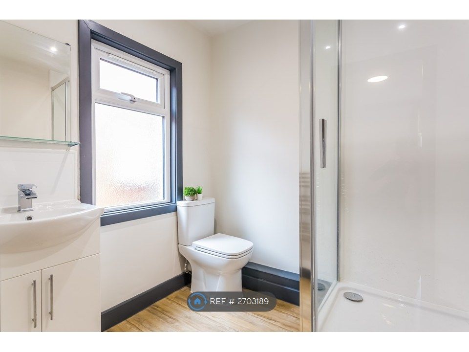 Property photo 2 of 9 Room 3