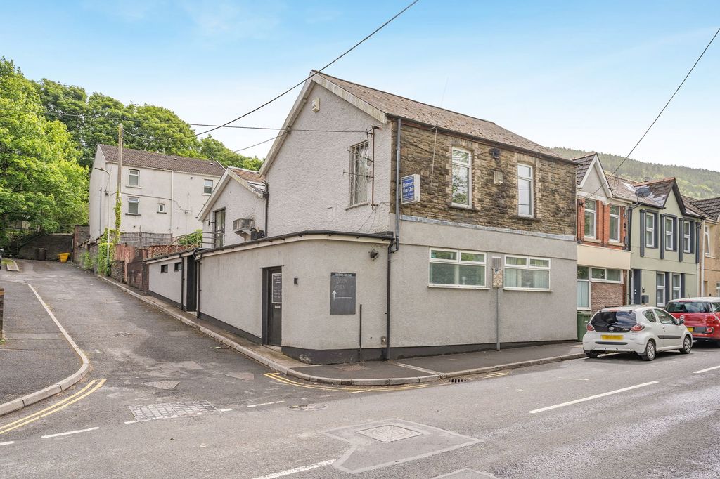 Property photo 2 of 25 Abercarn Constitutional Club, Station Yd, Bridge Street, Abercarn, Newport, Np11 4Se