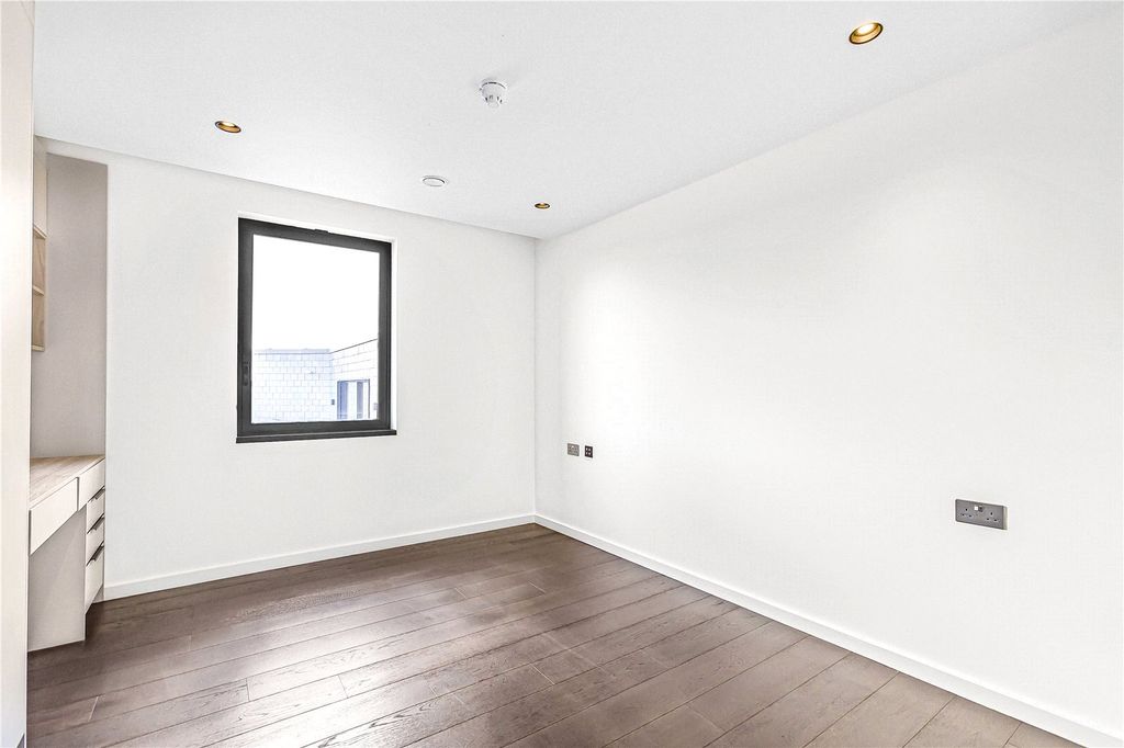 Additional image 25 of 6 bed detached house to rentRosebury Close, Goffs Oak, Waltham Cross, Hertfordshire EN7