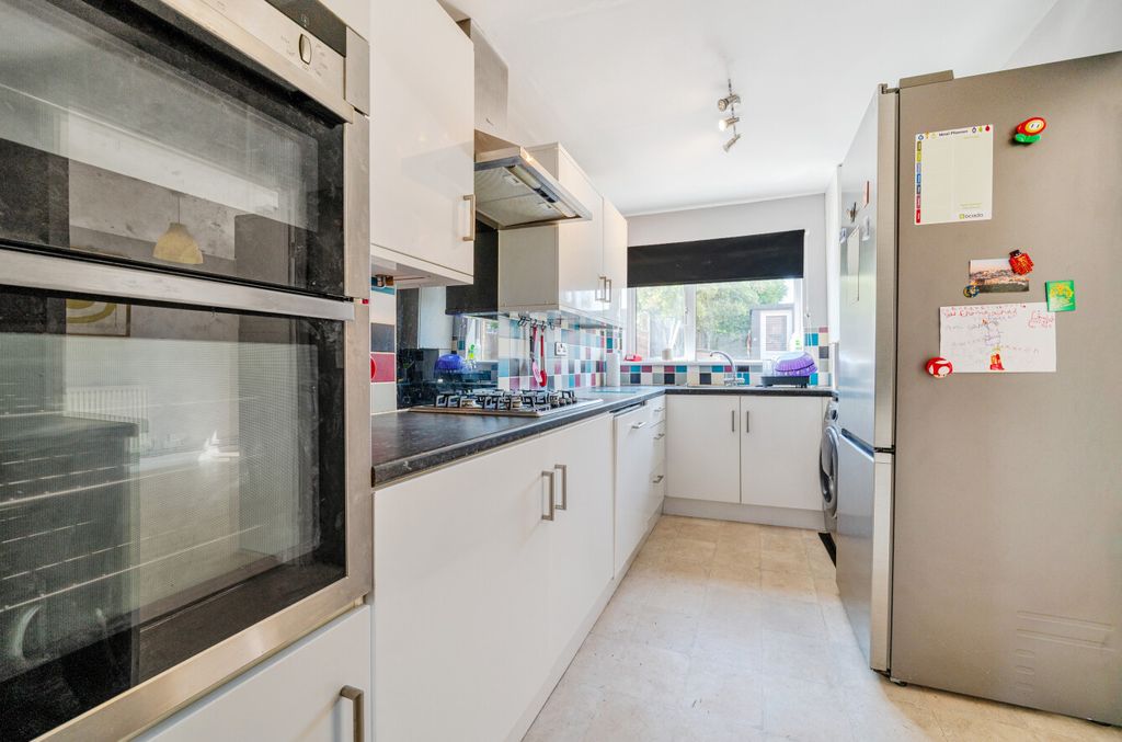 Property photo 3 of 13 Kitchen2
