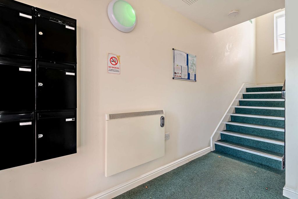 Property photo 2 of 21