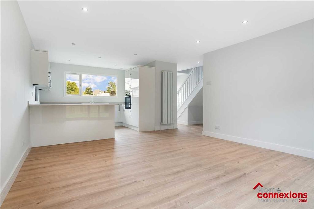 Property photo 3 of 20 Open Plan Lounge Breakfasting Kitchen (2)