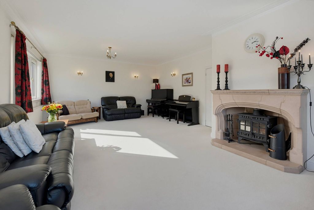 Property photo 3 of 40