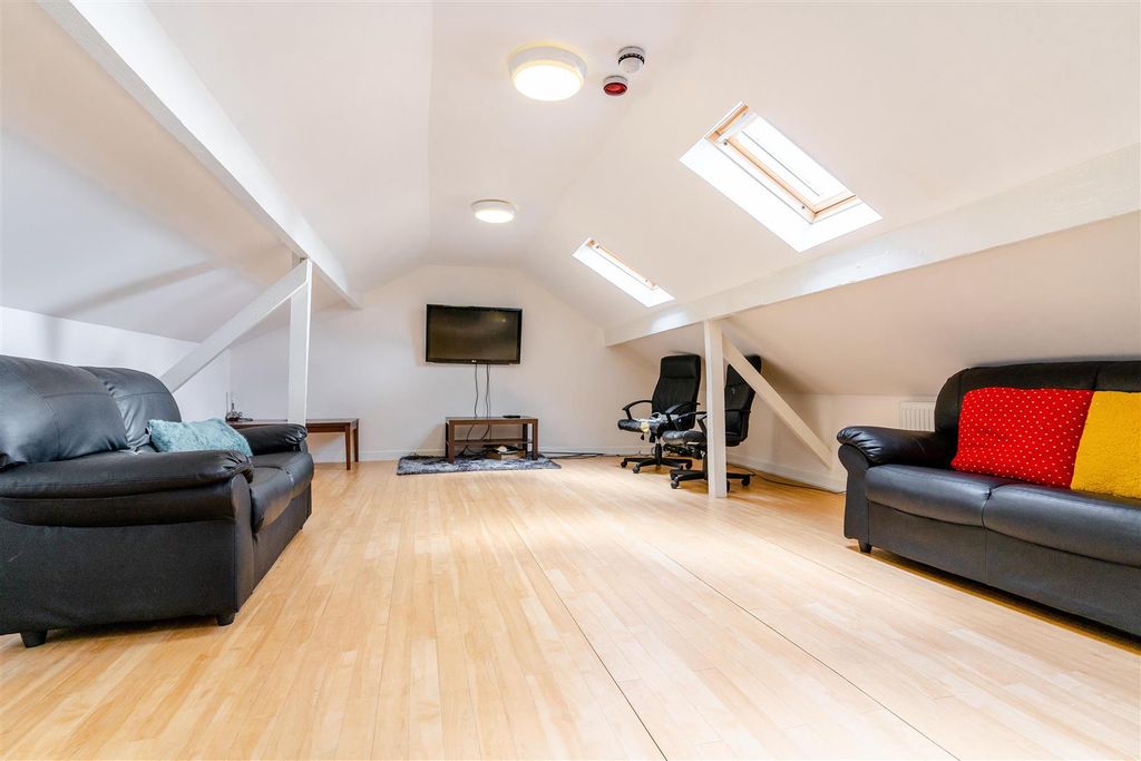 Property photo 2 of 13 Approach