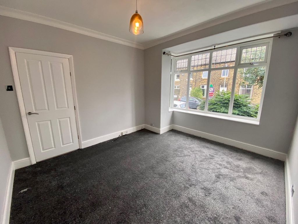 Property photo 3 of 16 Lounge With Bay Window