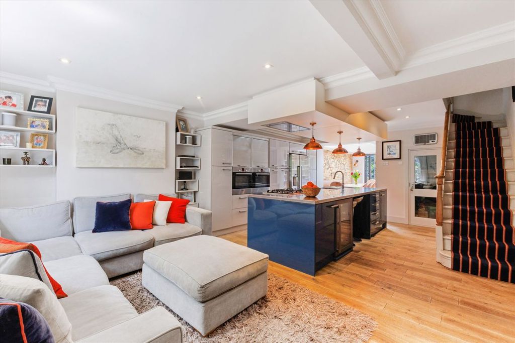 Property photo 2 of 25