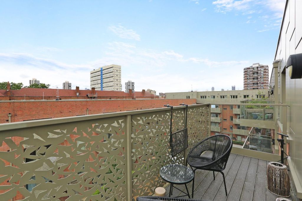 Property photo 3 of 15 Balcony.Jpeg
